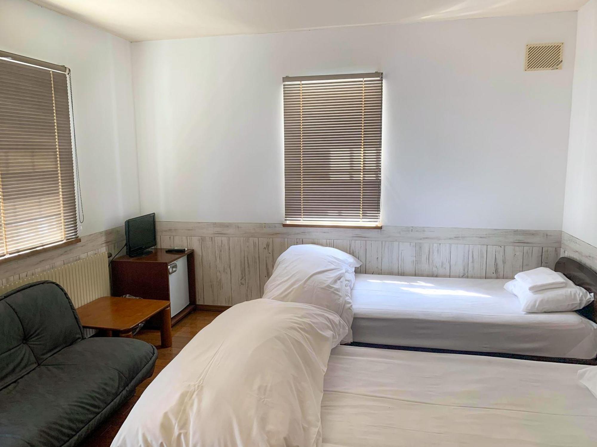 Chalet Banff - 6 Bedroom 6 Bathroom Ski Lodge 니세코 객실 사진